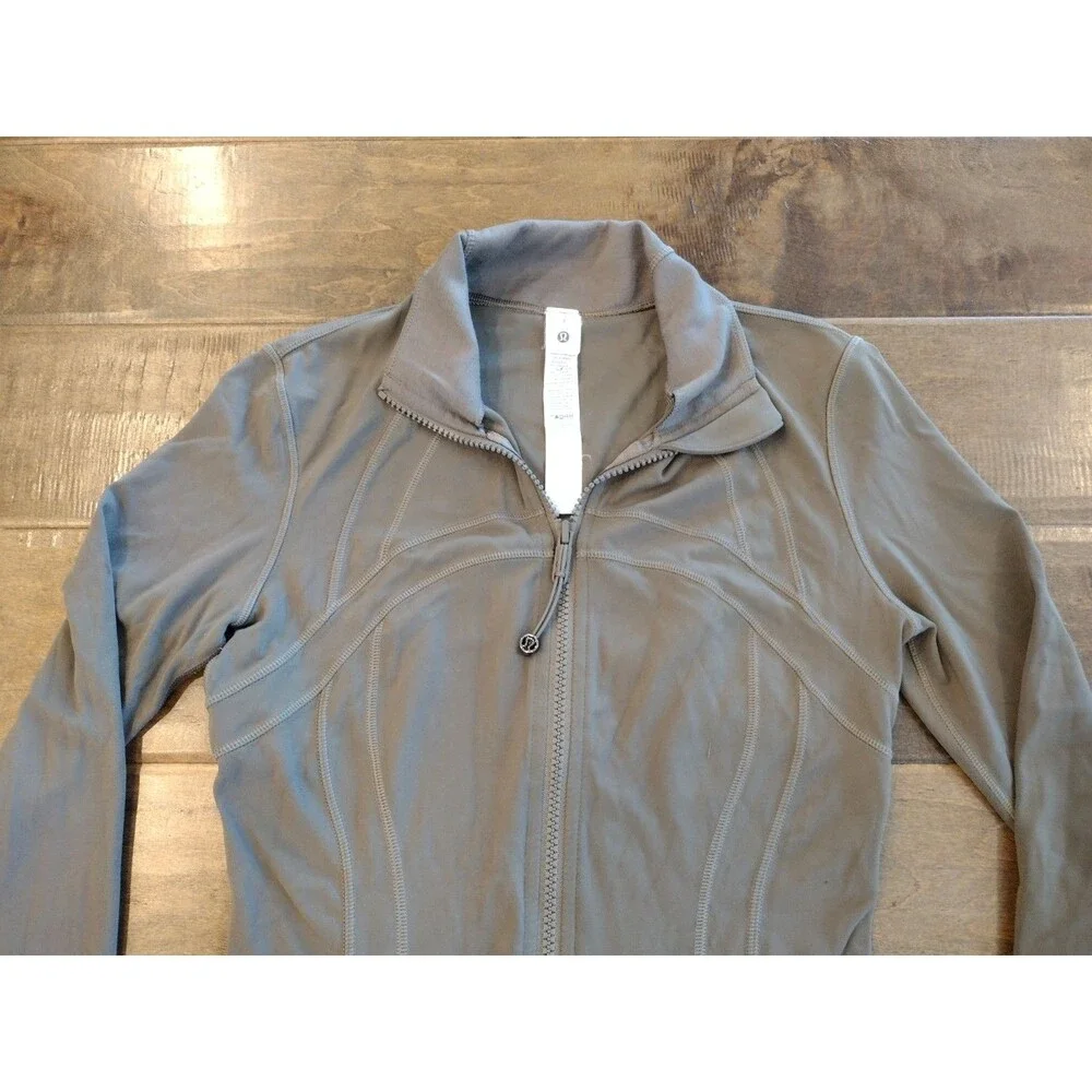 LULULEMON Women's full zip Define Jacket olive green - size 4 ($118 Retail)